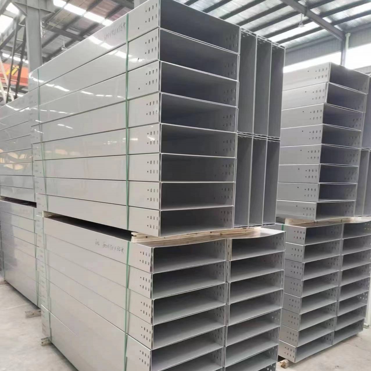 铝合金电缆桥架